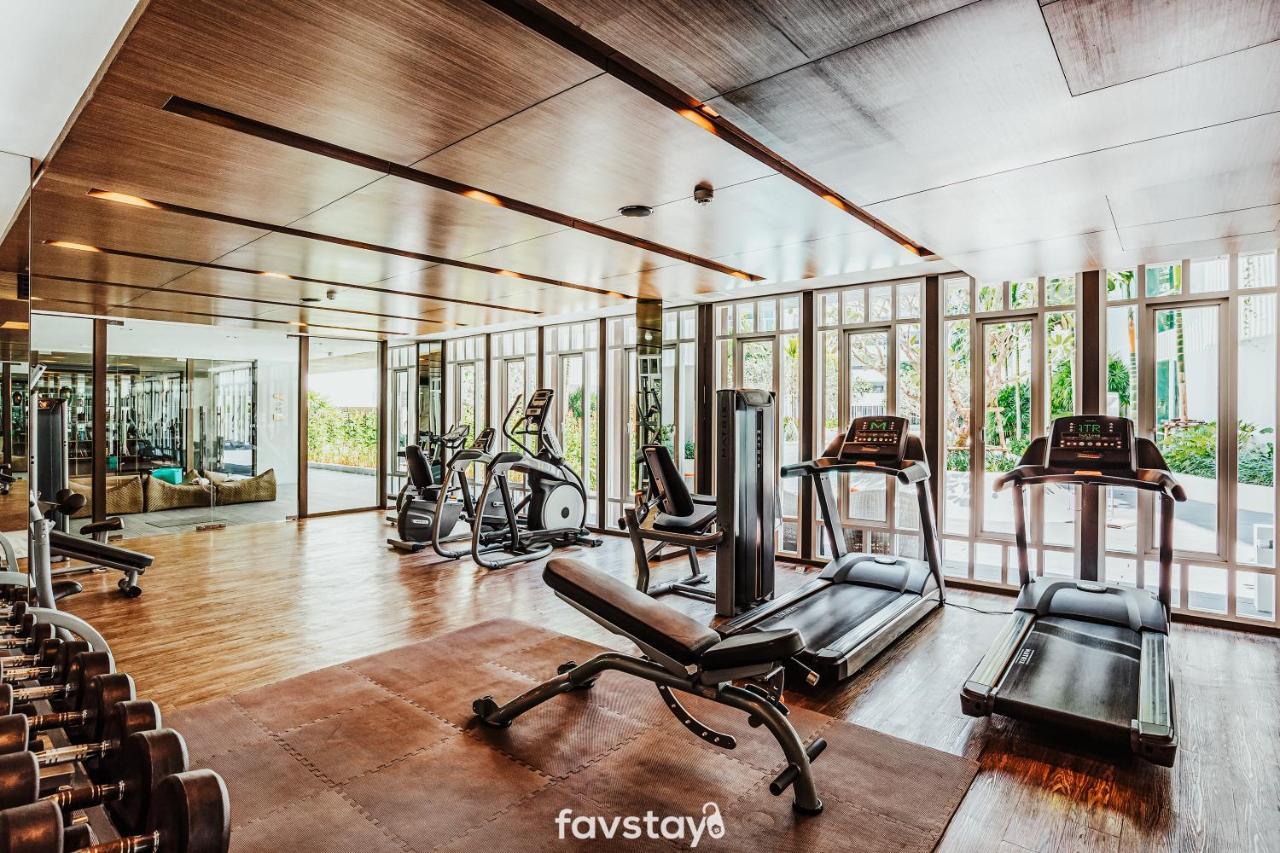 Favstay - The Base Downtown Phuket Buitenkant foto