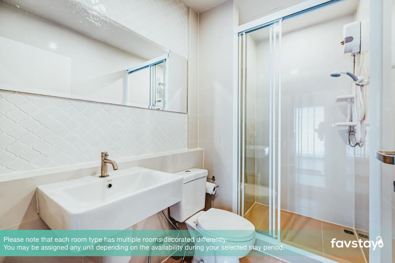Favstay - The Base Downtown Phuket Buitenkant foto