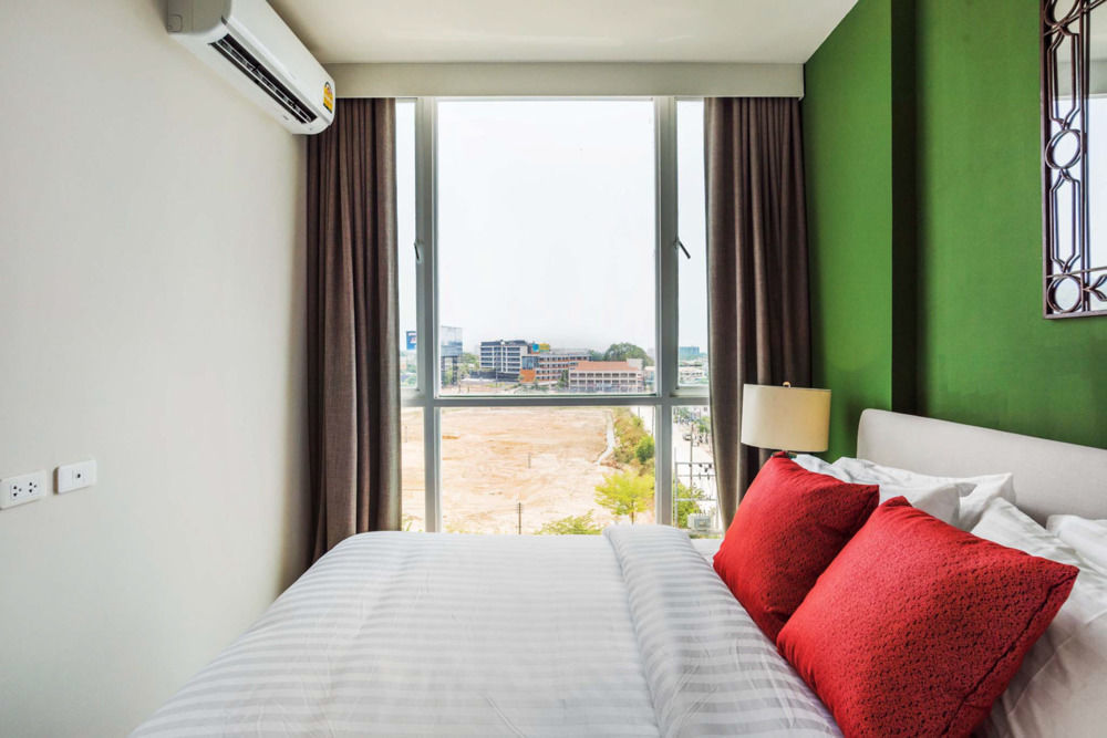 Favstay - The Base Downtown Phuket Buitenkant foto