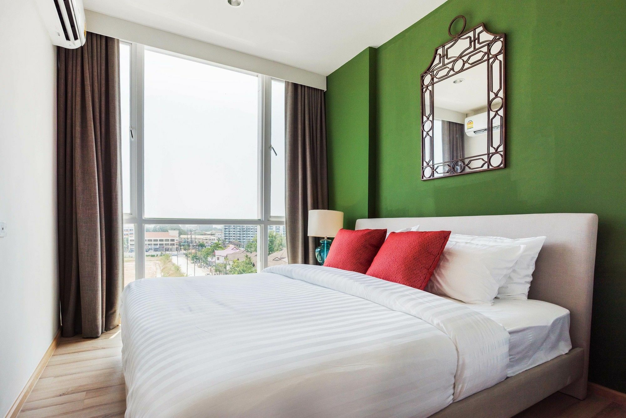 Favstay - The Base Downtown Phuket Buitenkant foto