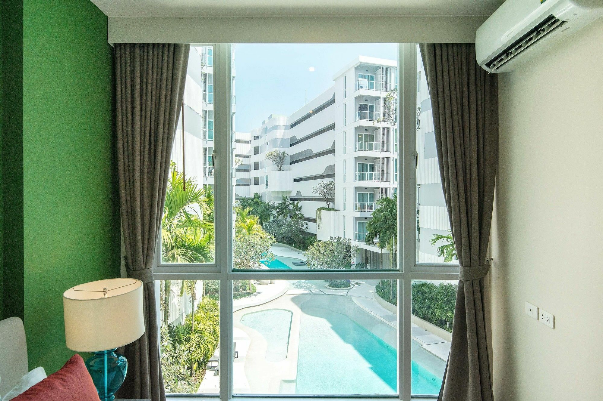 Favstay - The Base Downtown Phuket Buitenkant foto