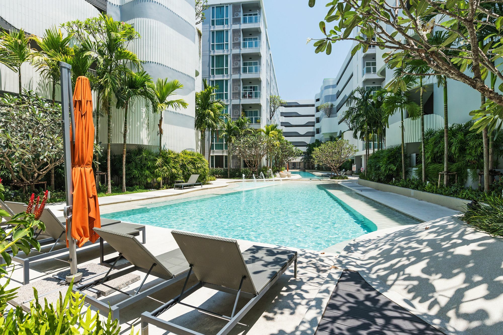 Favstay - The Base Downtown Phuket Buitenkant foto